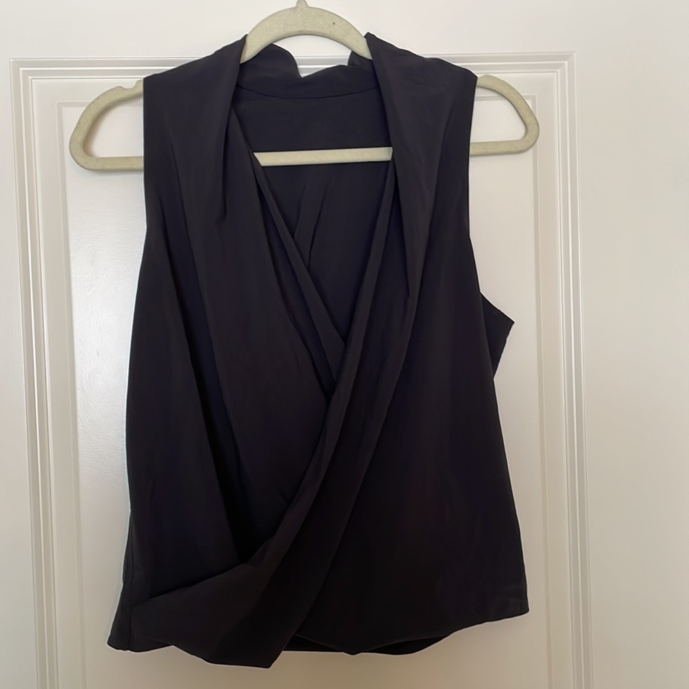 Rare EUC size 8 Lululemon top